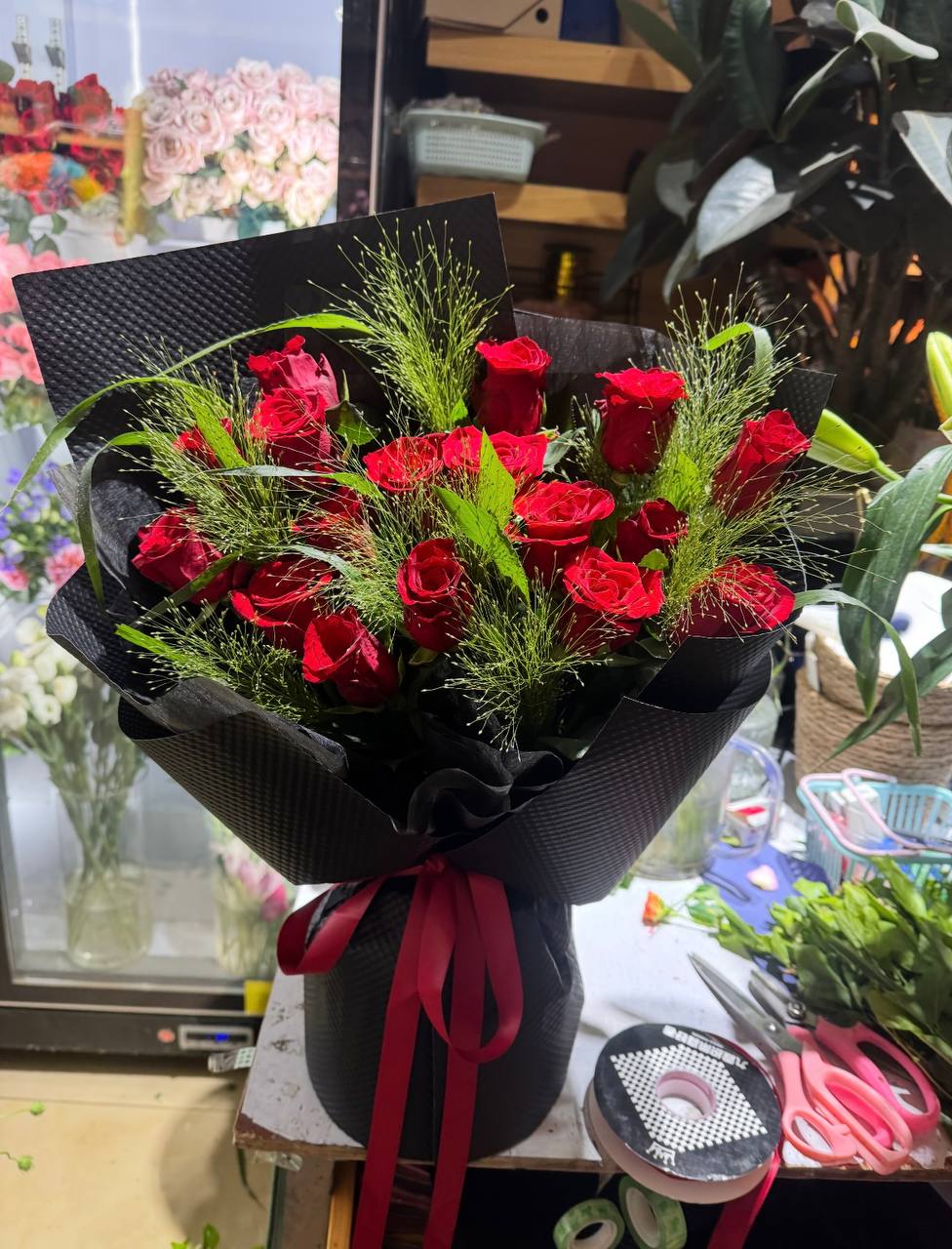 12 Bright red roses